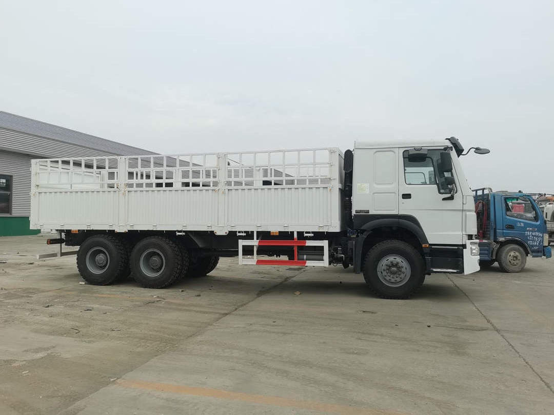 Good condition SINOTRUK HOWO brand 3 axles 6*4 fence cargo truck heavy duty stake cargo lorry transportation trucks