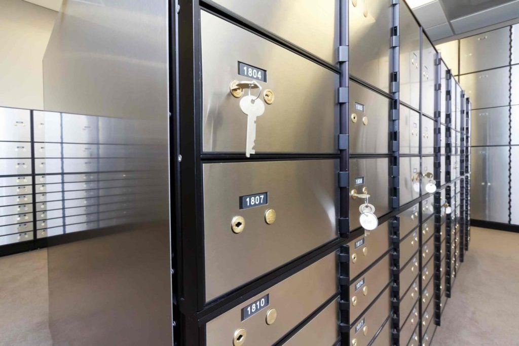 SAFE DEPOSIT VAULTS/SAFE DEPOSIT LOCKERS/BANK SAFE BOX