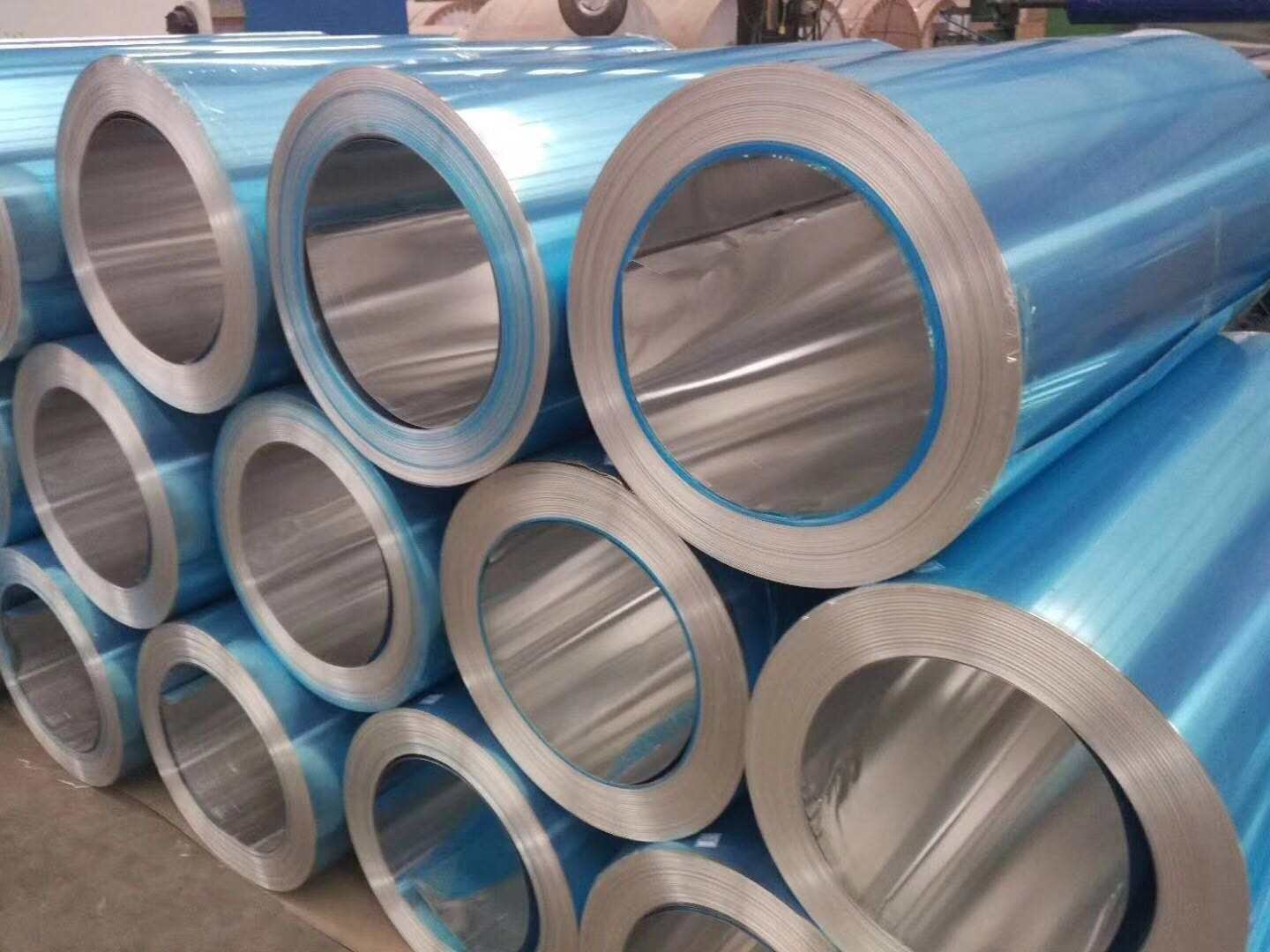 China Manufacturer 1060 3003 3005 5052 thickness 0.1mm 0.2mm 0.3mm Aluminum Coil Roll PVC film High Strength aluminum strip