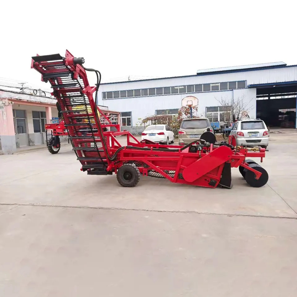 Double Rows Mini Tractor Mounted Onion Cassava Sweet Potato Murphy Carrot Ginger Harvester / Garlic Digger Machine