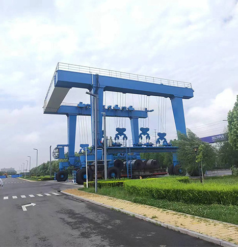 20 ton 50 ton 200 ton 800 ton Heavy duty marine travel lift harbour ship yachts dock boat lift Gantry Crane