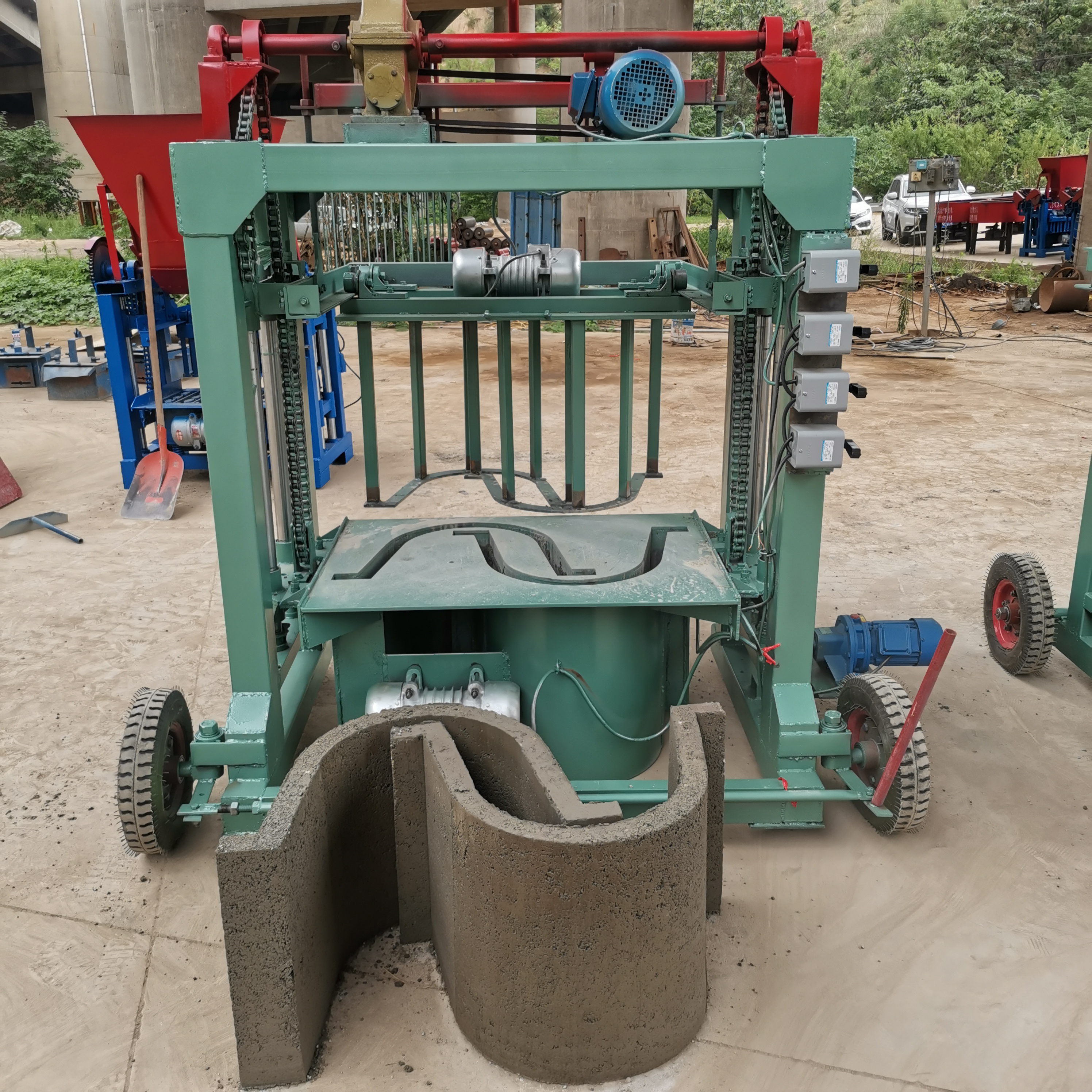 Factory direct sale opening length 650mm precast concrete drainage canal making machine cement drainage pipe making machine