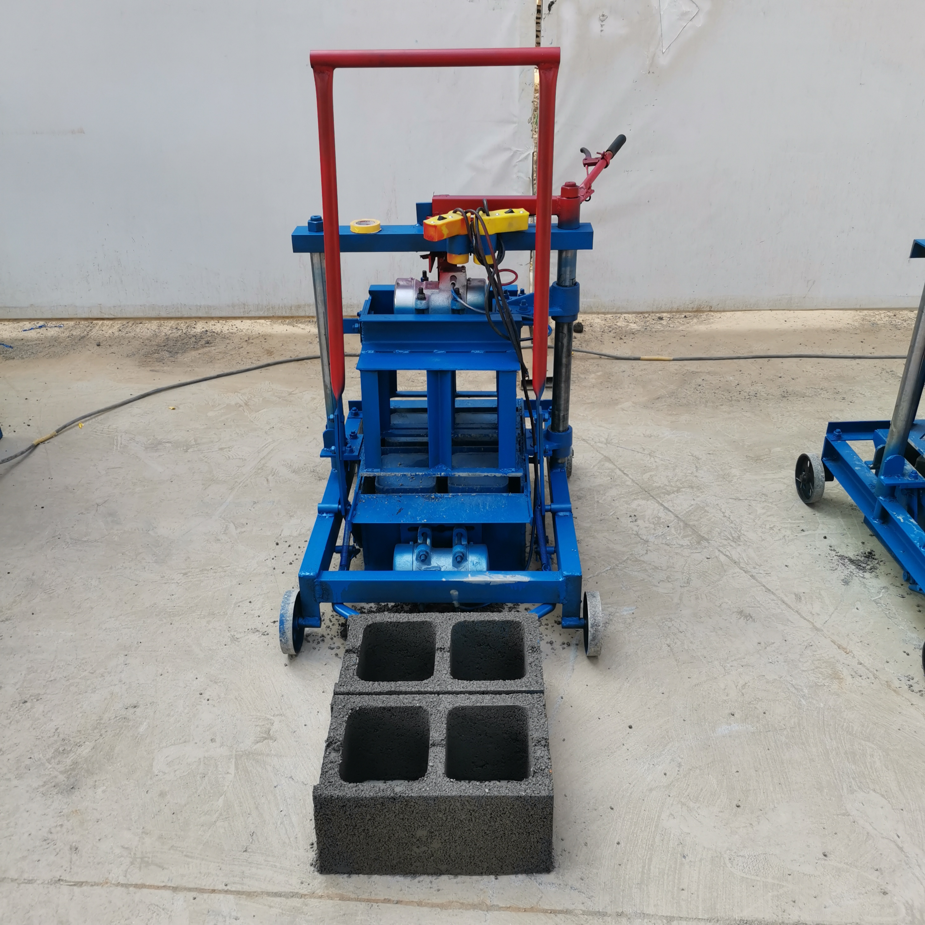 Cost saving mexican cement block machine. Small concrete block machine. Mobile cement block making machine