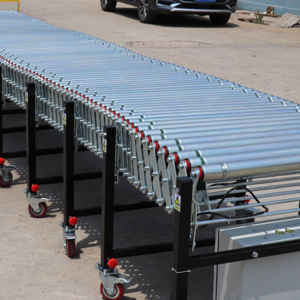 Roller conveyors with weighing scales are used to transport pallets and clean fruit