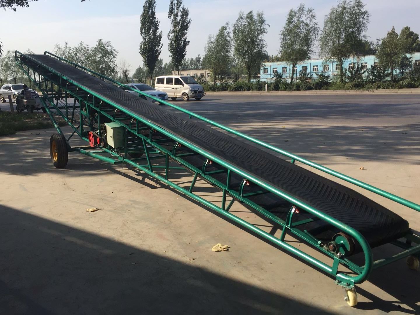 Small  portable mobile hopper rubber belt conveyer system machine equipment price for grain firewood ore container loading