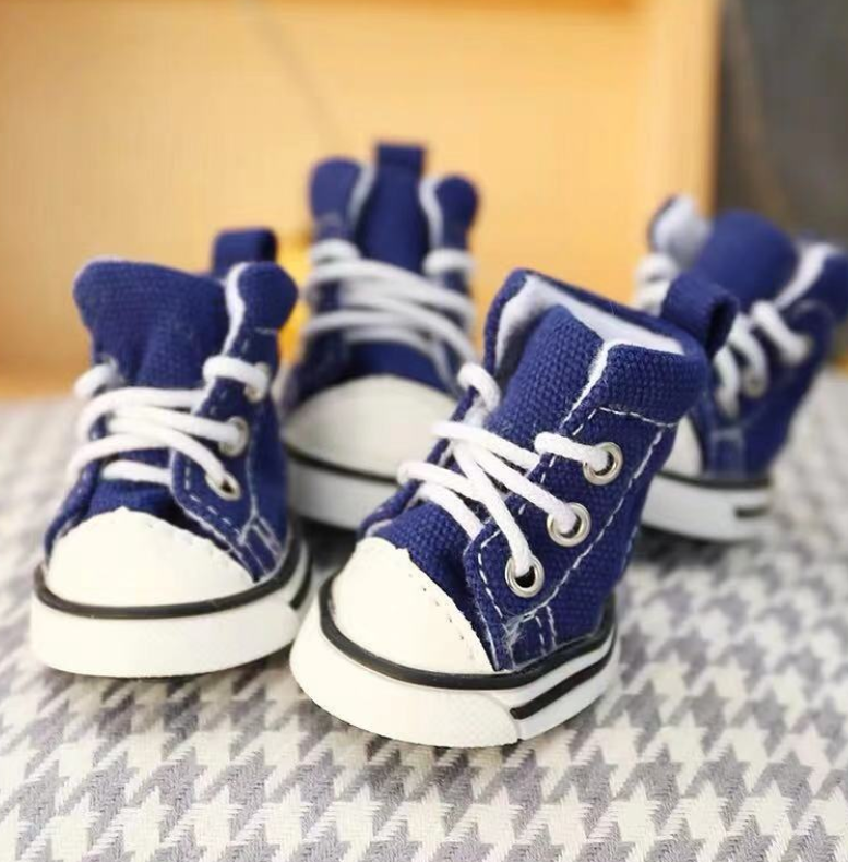 Wholesale fashion pet jeans, canvas shoes, outdoor breathable dog accessories