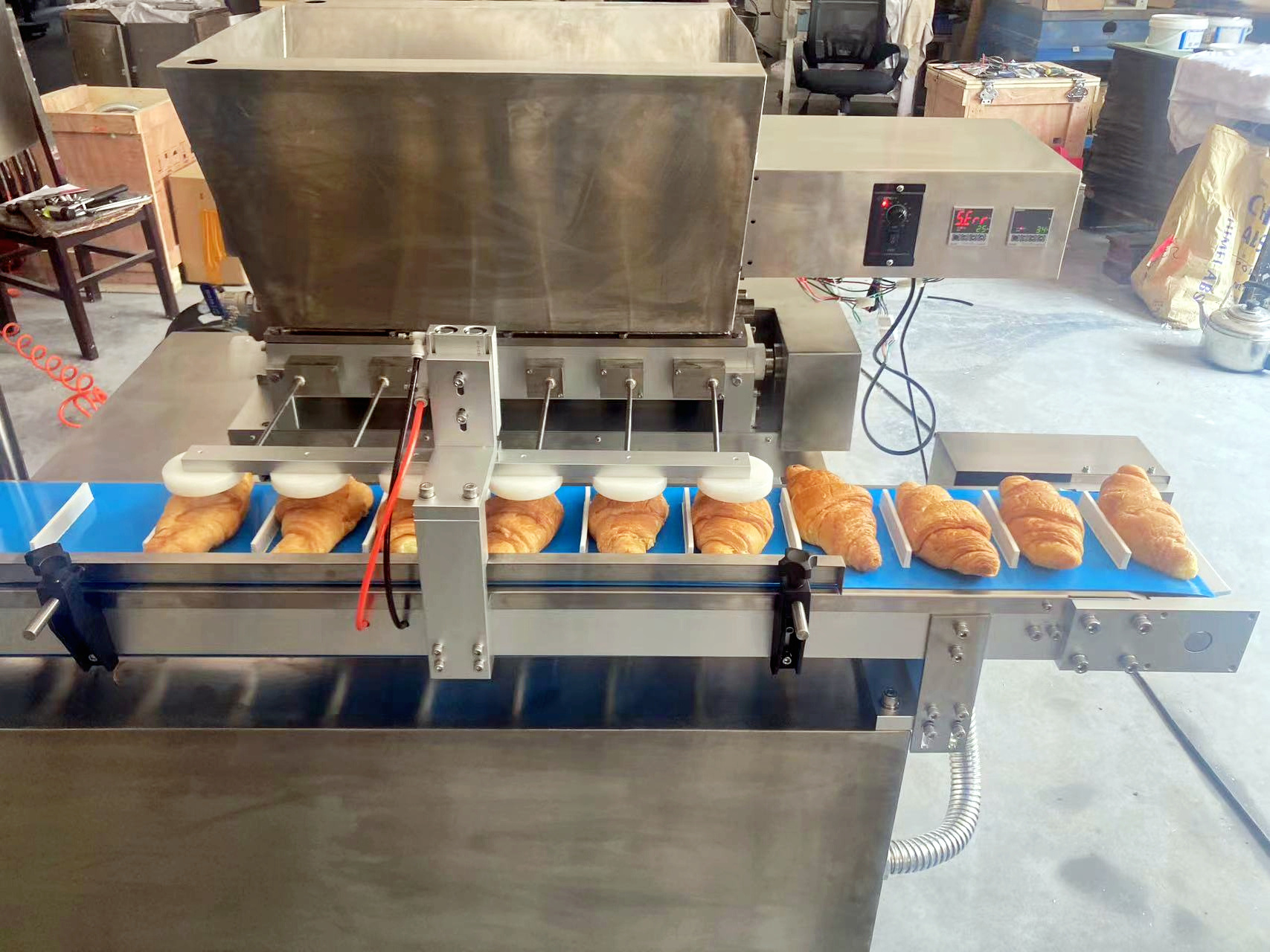 Donut Churros Puff Pastry Bread Cream Jam Filling Machine Chocolate Injector Croissant Injection Machine