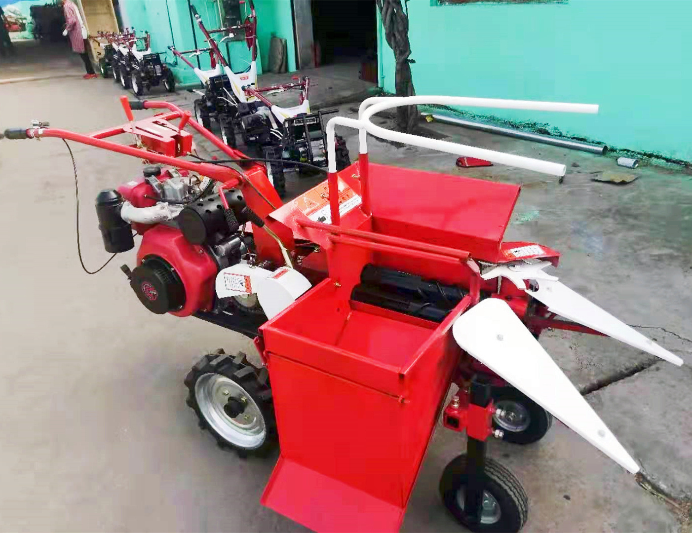 Small Walking Tractor Corn Reaper One Row Corn Silage Harvester Corn Cob Harvesting Machine