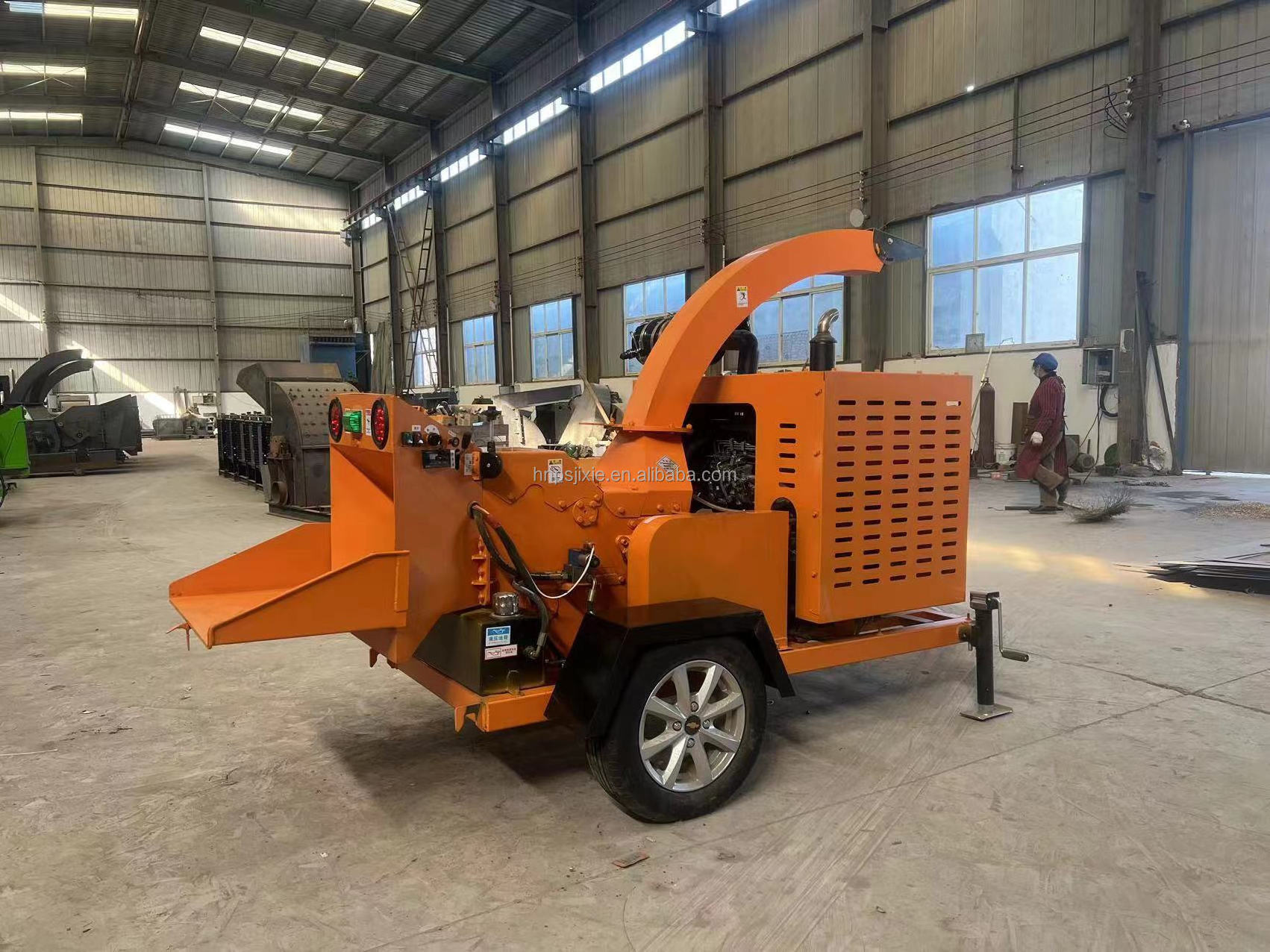 Mobile wood crusher/8080 horsepower tree branch crusher