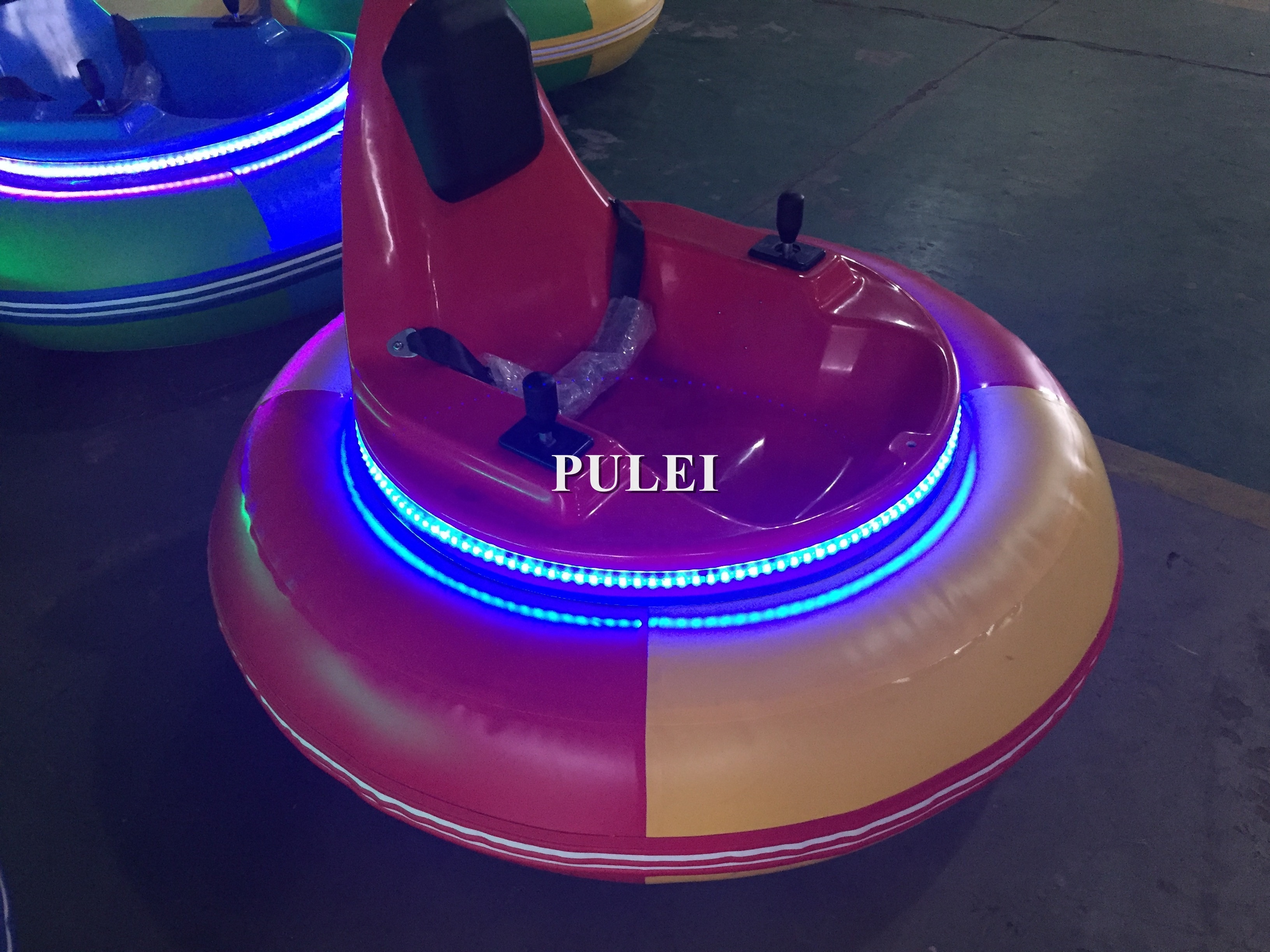 Outdoor Home Kids Zone Battery Remote Control Kids And Adult Operated Inflatable Bumper Cars Spinning Ride-on Cars for Sale