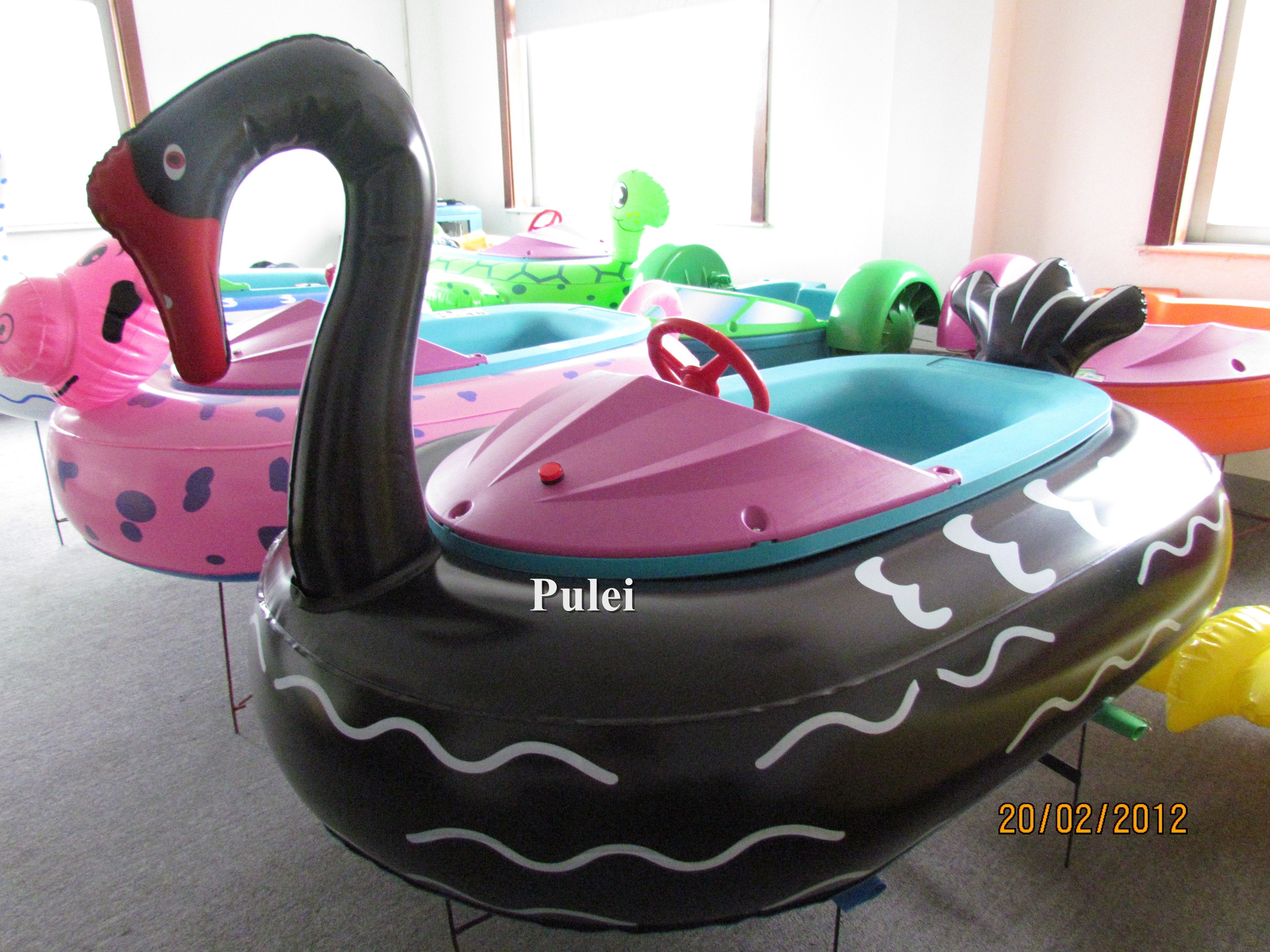 Amusement Park Inflatable Game Black Swan Water Bumper Boat Adult Electric Bumper Boat Motorized Water Pool Bumper Boat For Kids