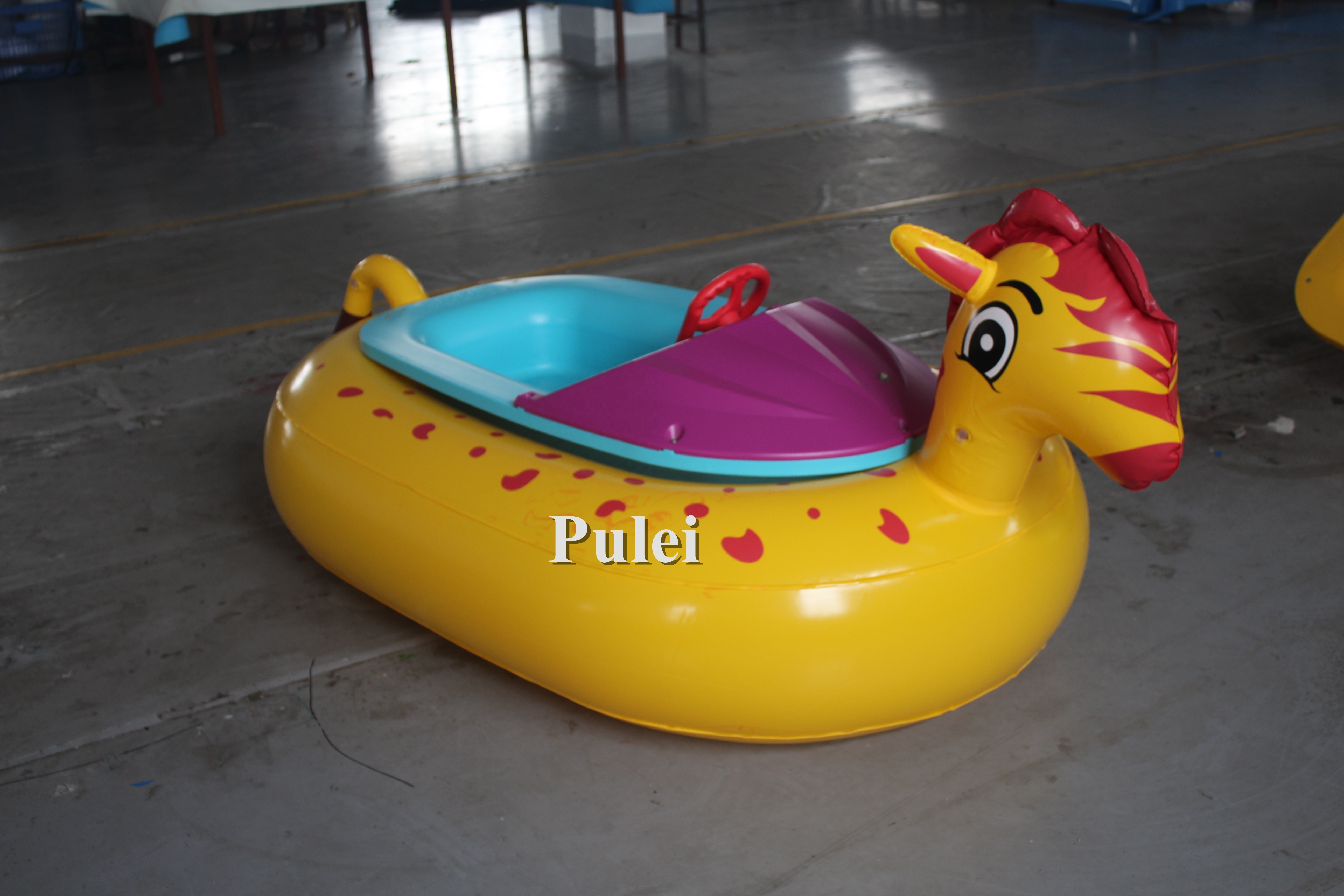 Water Park Amusement Rides Mini UFO Inflatable Bumper Boat Dino Park Factory Price Kids Electric Water Bumper Boats