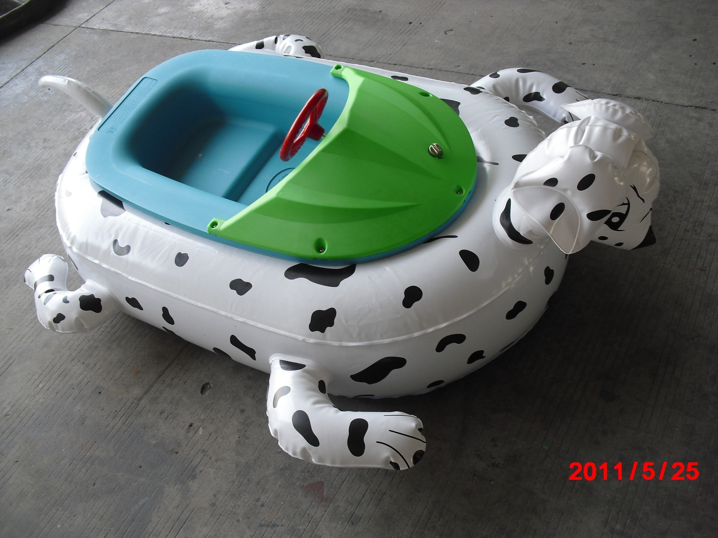 Amusement rides hippo aqua bumper boat,electric ride on toy boat motor,battery powered toy boat for sale