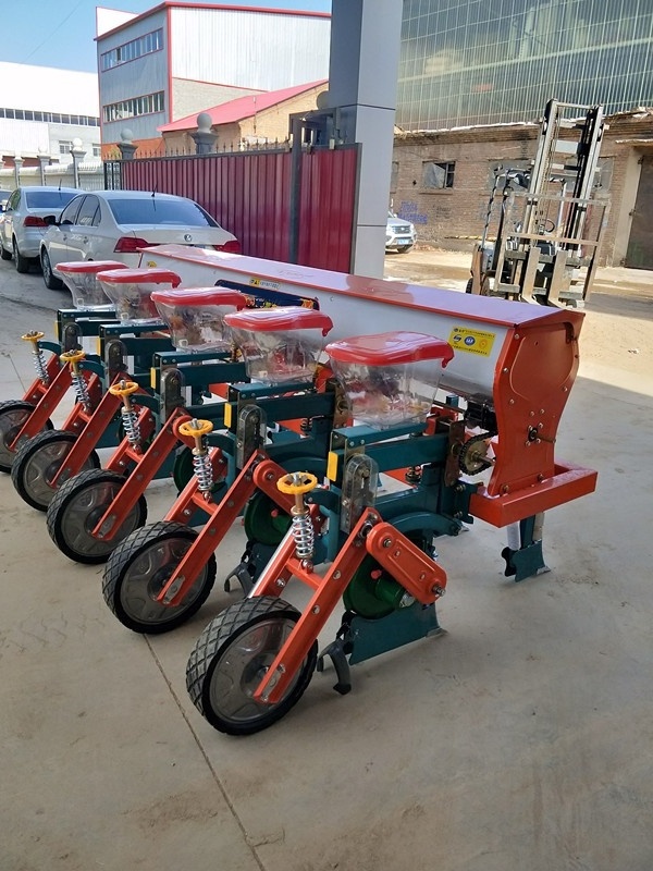 Corn seeder machine for seeding maize/soybean