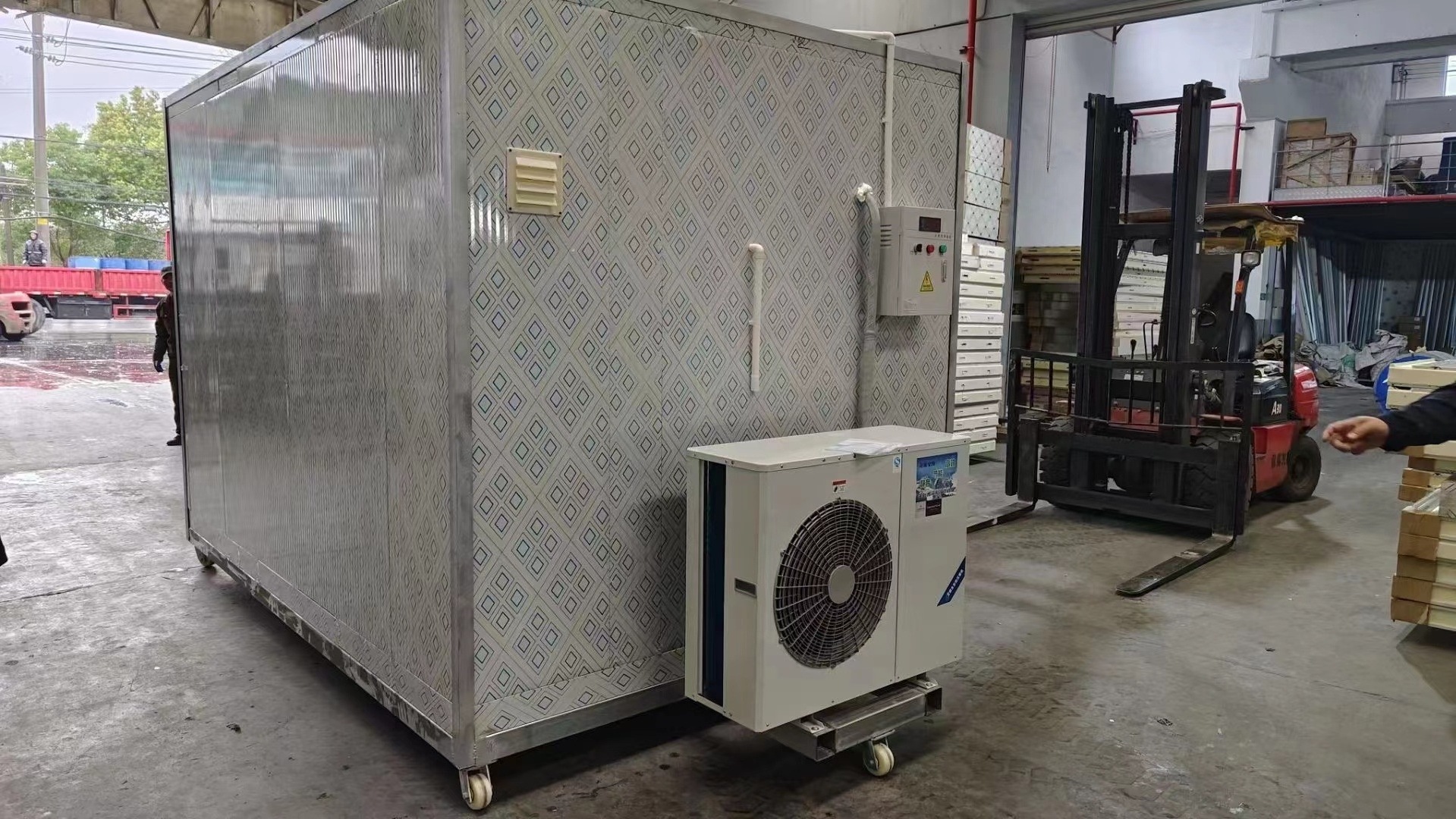 Modular Cold Room is for sale and specifically designed for meat storage.