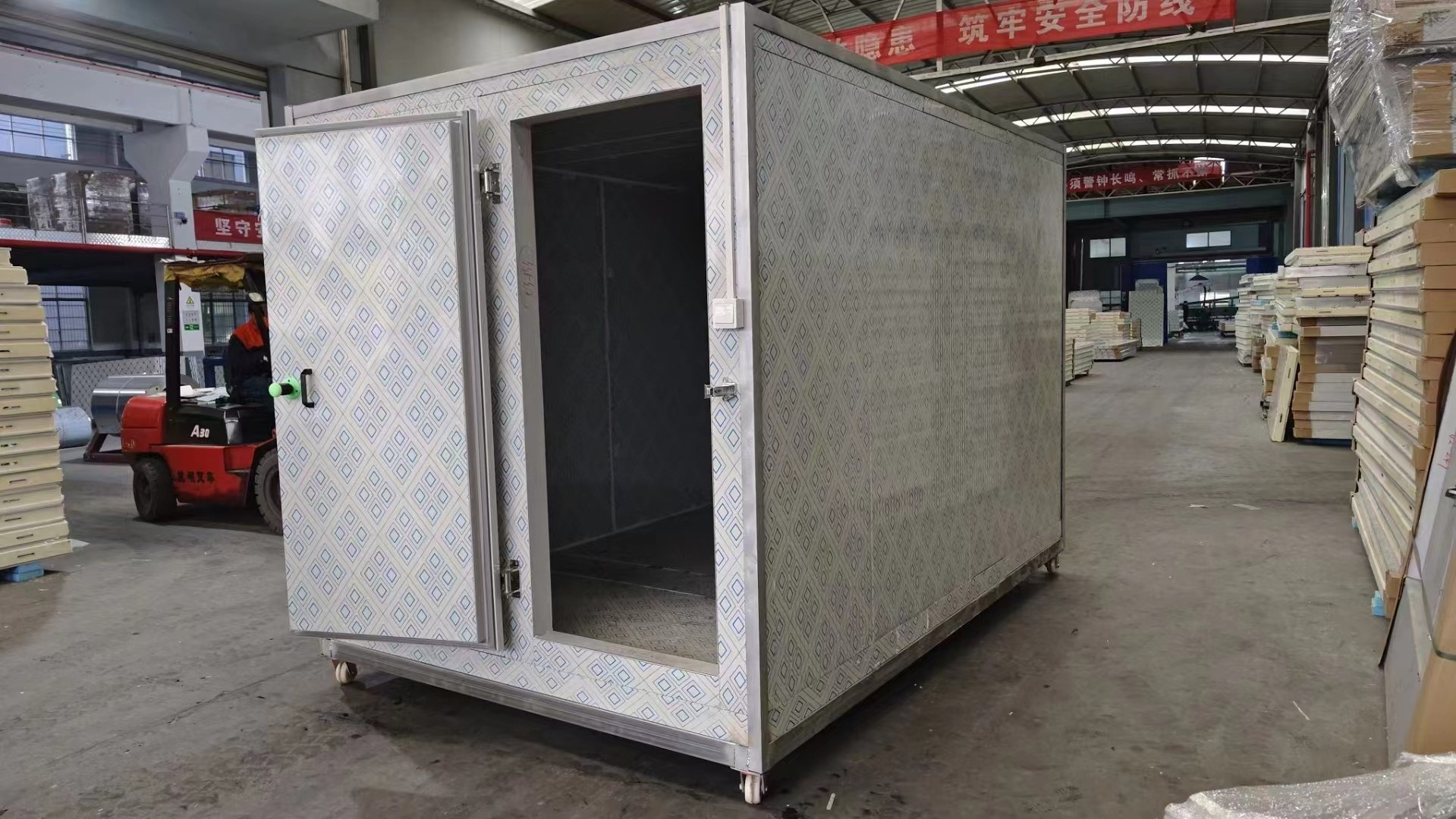 Modular Cold Room is for sale and specifically designed for meat storage.