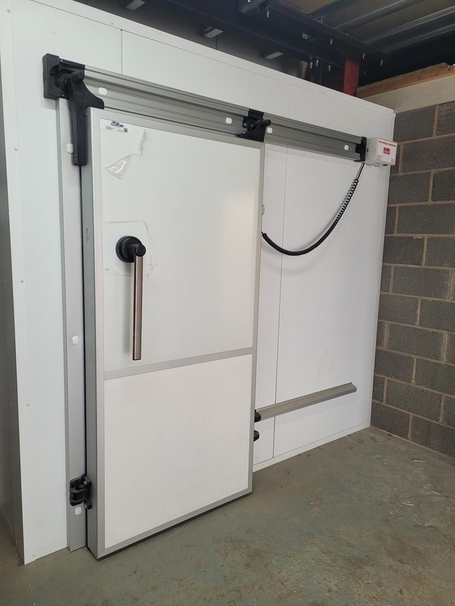 polyurethane insulated 304 stainless steel free sliding door milk cold storage room