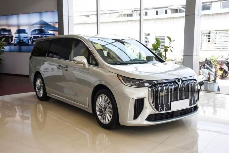 2023 New Model VOYAH Dreamer 7 Seats Luxury Seating EV Car MPV Dongfeng Voyah 4WD Electric Cars For Family Or Business Car