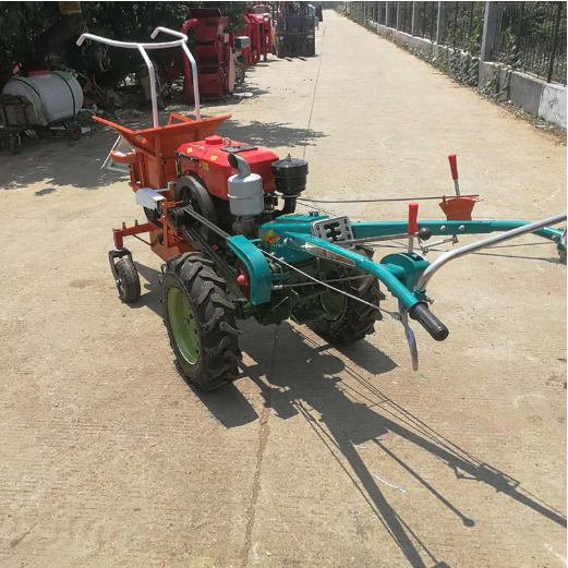 Mini corn combine harvester maize  harvester and peeler machine