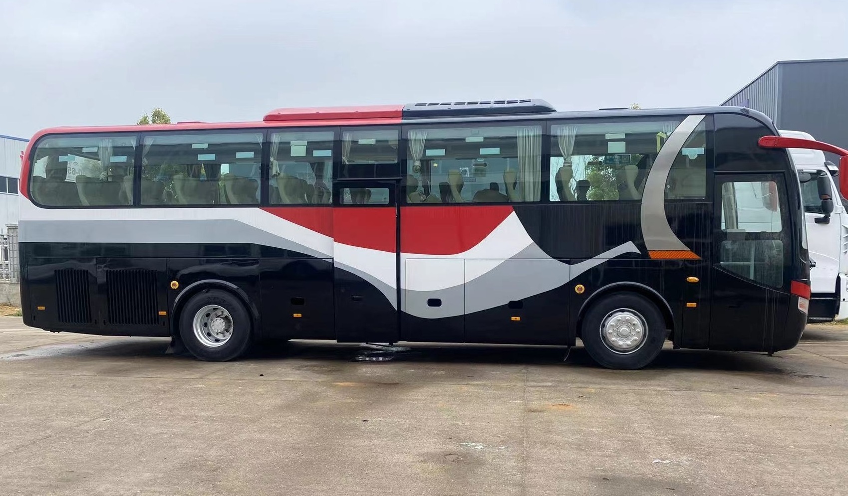 Cheap used Yutong Brand Bus Refurbished 32 45 47 Seats Passenger Bus Coach Bus For Sale