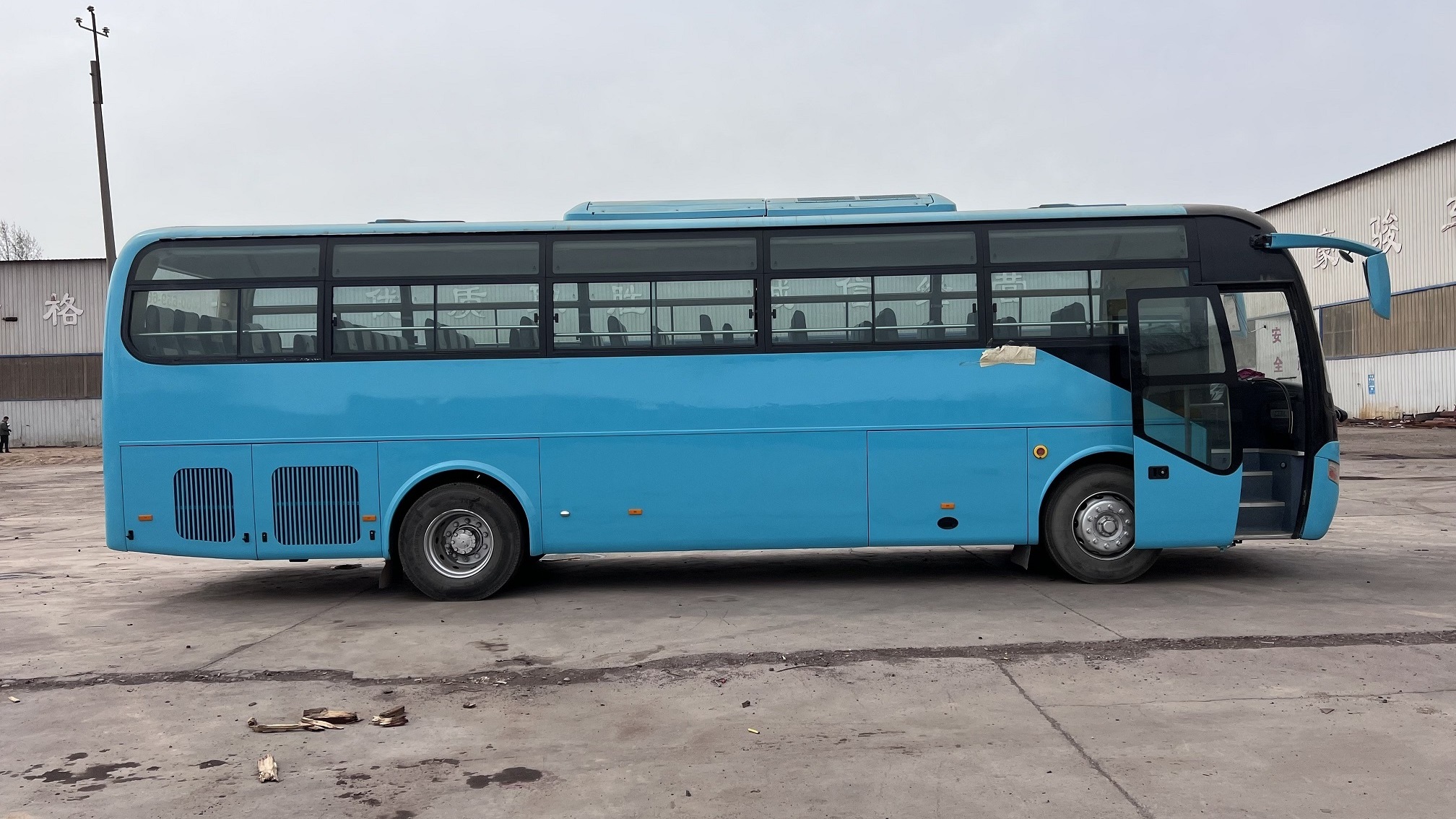 YUTONG BUS ZK6126 Tour Passenger Double Axle Coach Bus for Sale Price of New Max White Metallic Diesel Body Front Engine Color