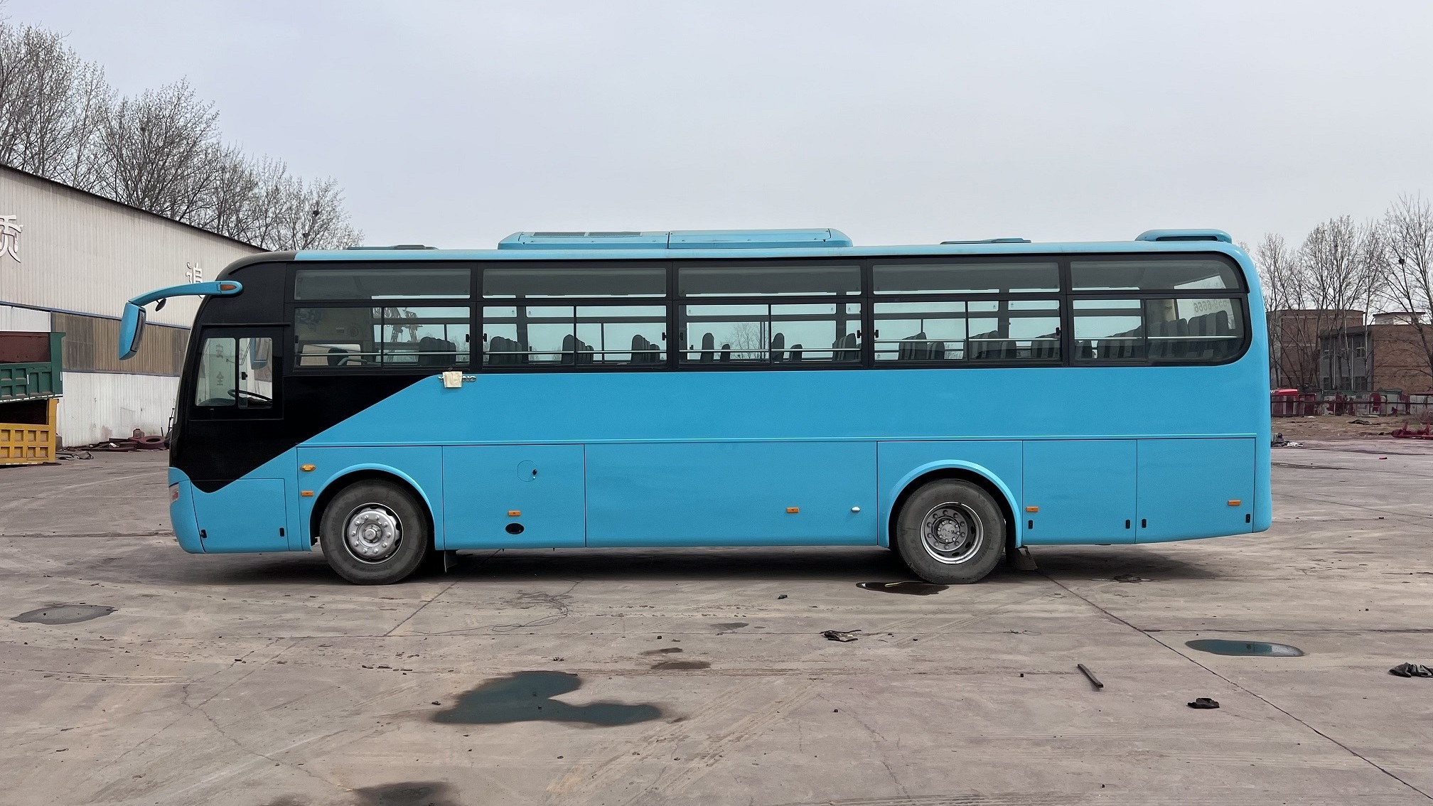 YUTONG BUS ZK6126 Tour Passenger Double Axle Coach Bus for Sale Price of New Max White Metallic Diesel Body Front Engine Color