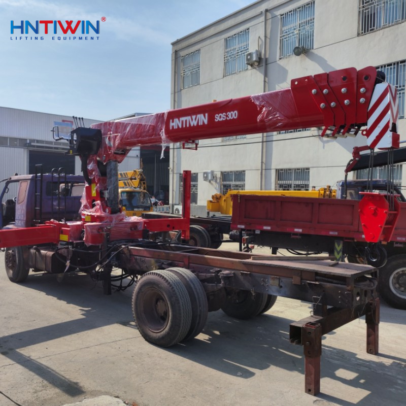 FACTORY PRICE truck crane 10 25 50 ton mounted crane on lobby for sale