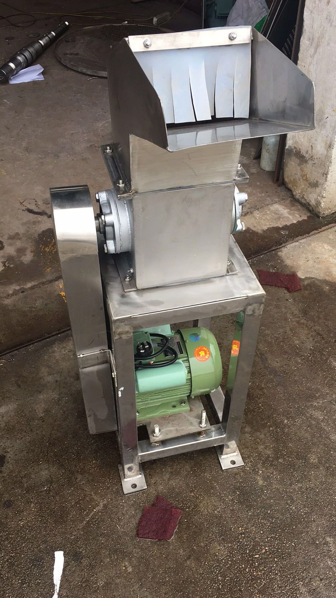 Fruit crusher machine that extracts all juices ginger garlic crusher machine double wheel crusher stainless steel fruit press