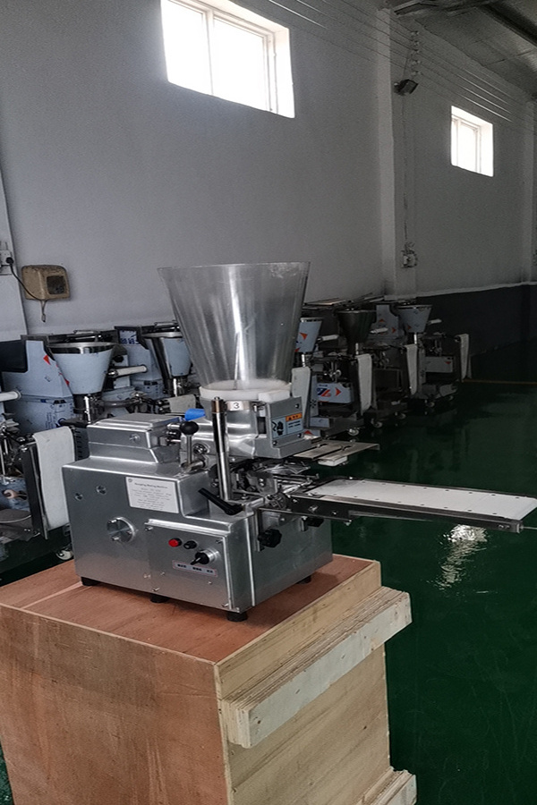 Factory direct price ravioli pierogi pelmeni japanese dumpling making machine automatic gyoza wrapper machine