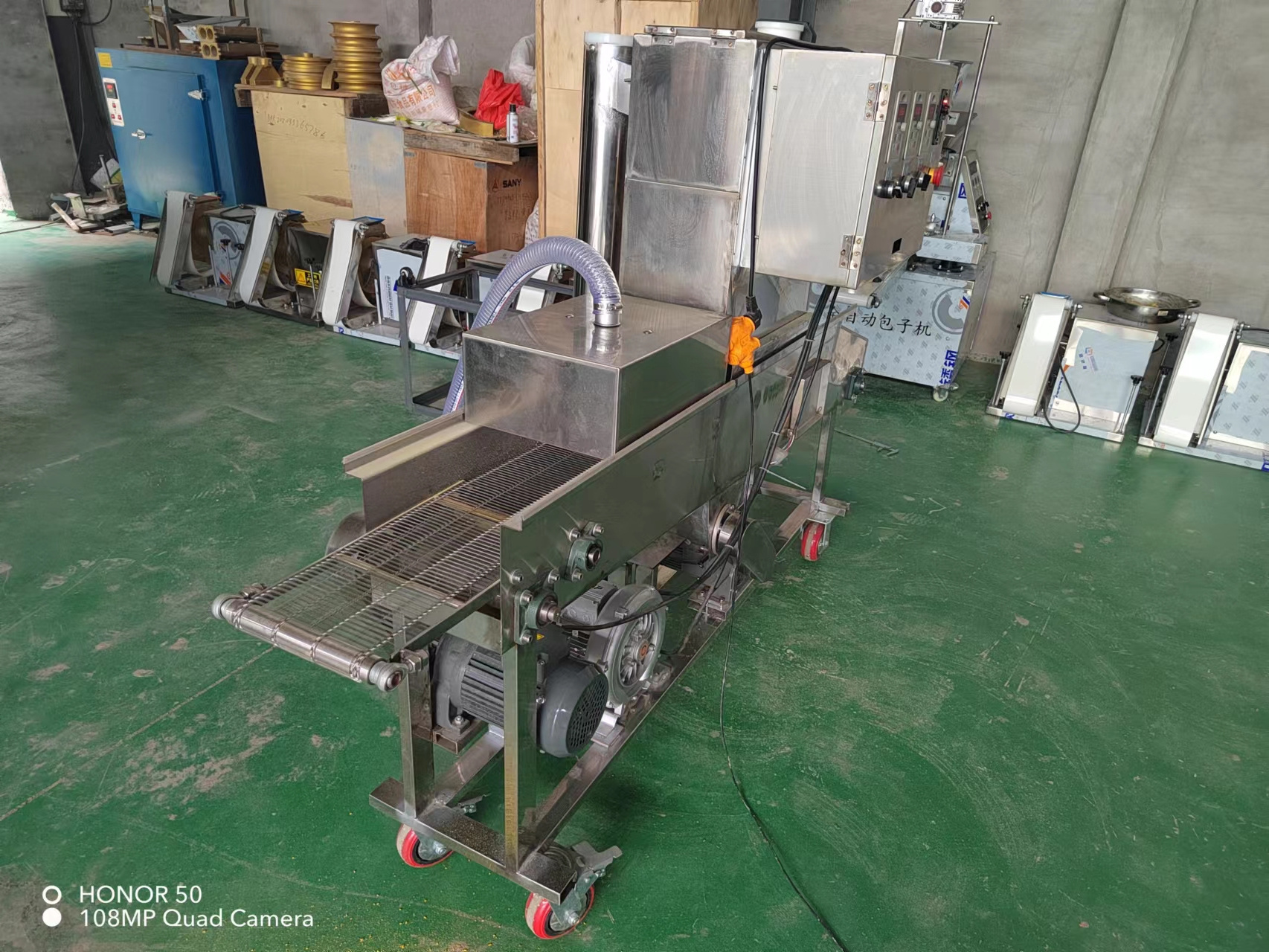 Industrial chicken steak breading machine chicken steak bread crumbs coating machine