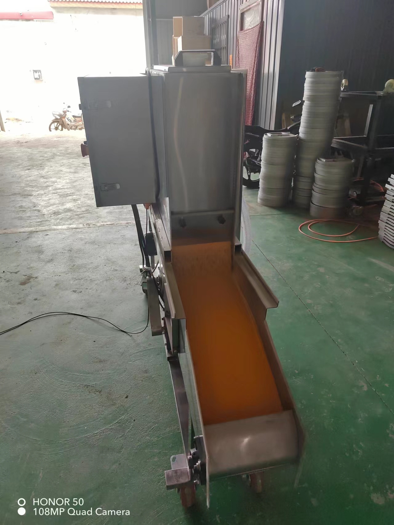 Industrial chicken steak breading machine chicken steak bread crumbs coating machine