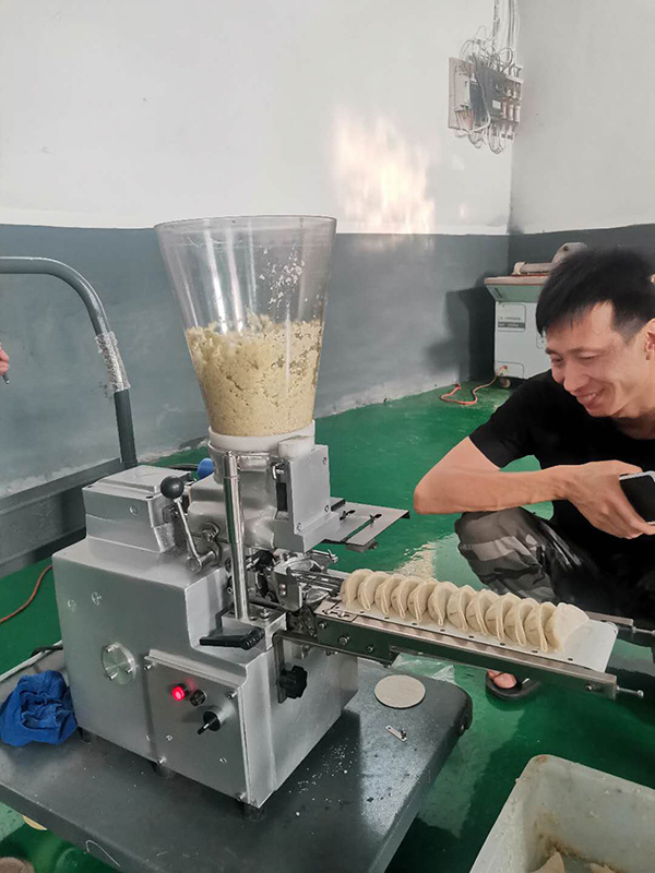 Factory direct price ravioli pierogi pelmeni japanese dumpling making machine automatic gyoza wrapper machine