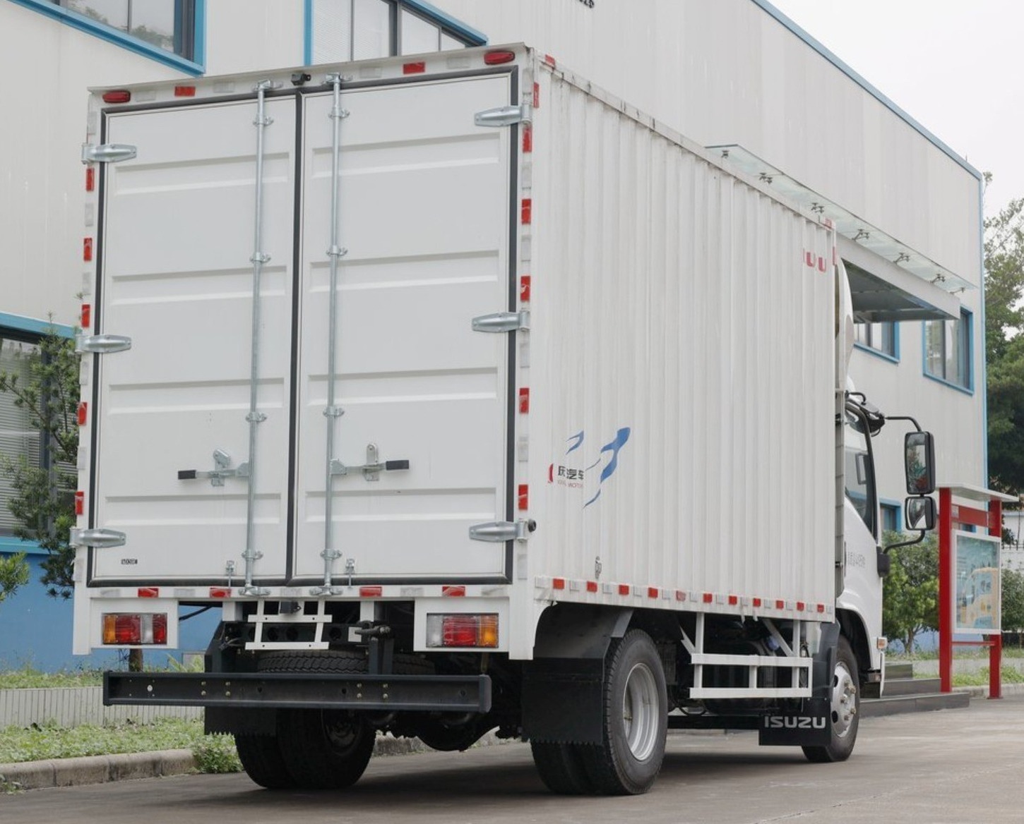 4.13m Single Row Van Light Truck (national VI) for Qingling Isuzu M100 120 HP Automatic Air Suspension Light Duty Cargo Truck