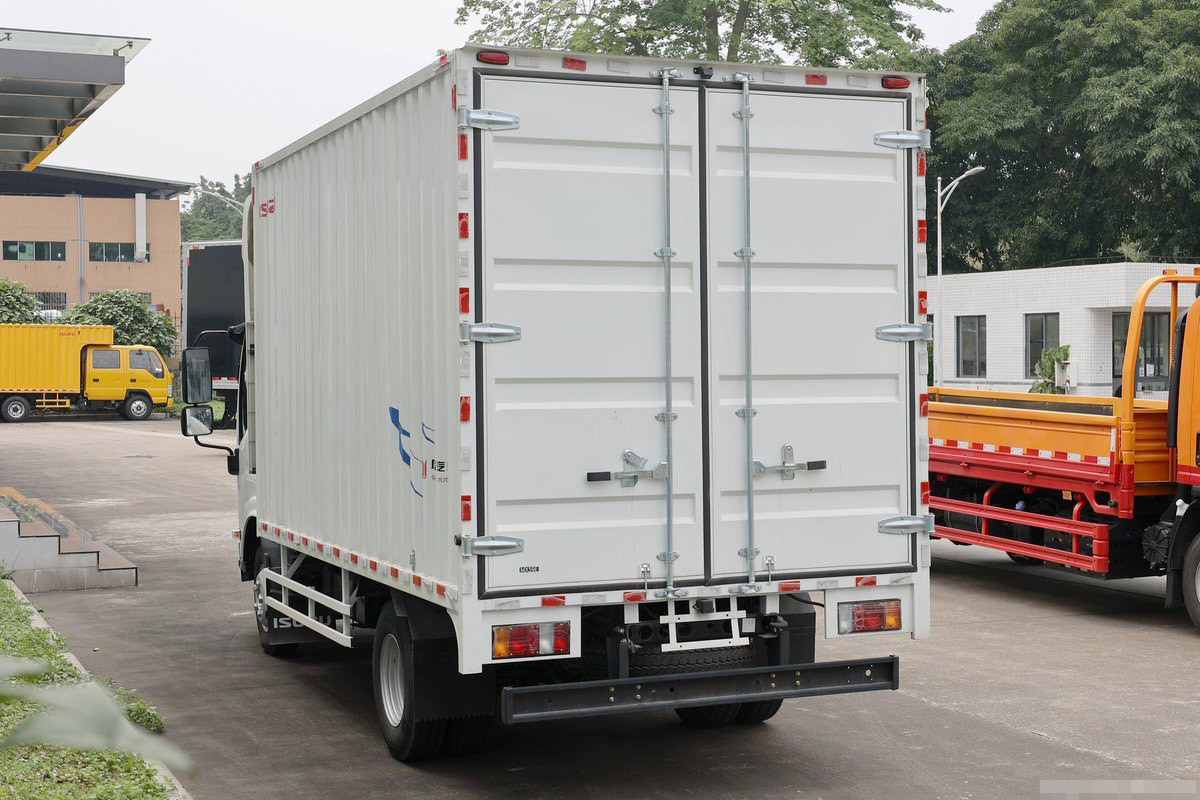 isuzu M100 van-type light cargo truck 120Ps 4.17m 4.205m 5.175m chinese mini truck 4x2 isuzu light truck