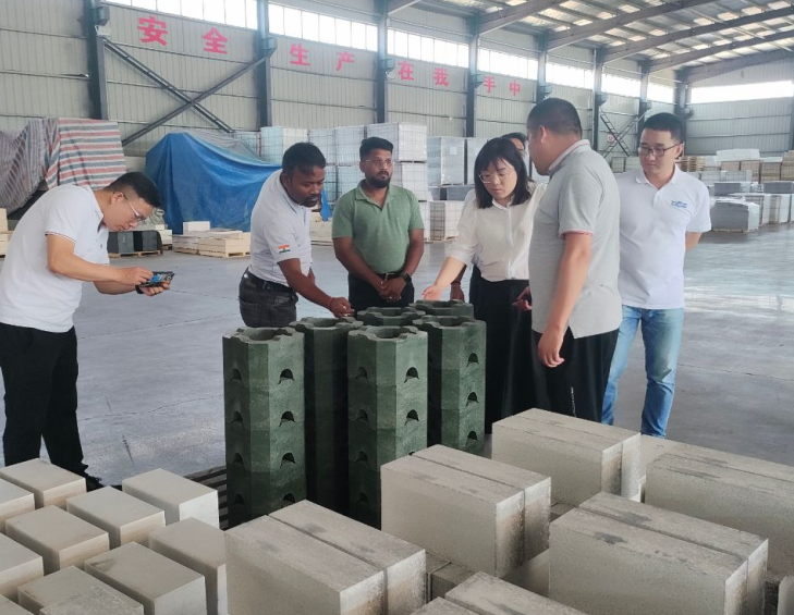 Cr2O3 Content 30% AC-30 Chrome corundum brick manufacturer directly provides customized high chrome Fire  brick glass klin