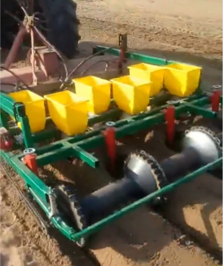 Hot sale Vegetable Sowing Machine 4 Row Onion Spinach Seed Planter machine/Potato planter