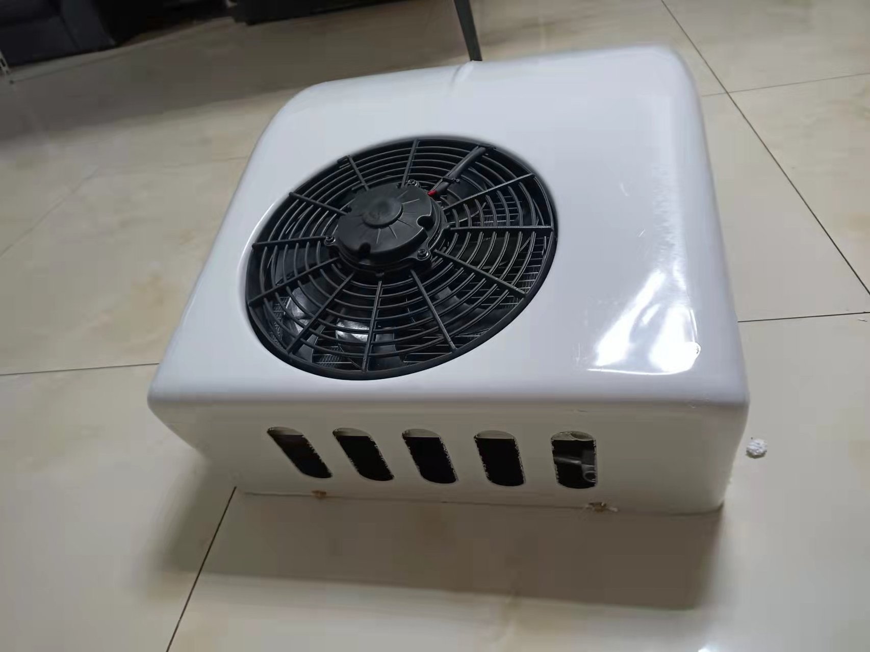 Motorhome  roof top air conditioning cold and warm 12V24V car electric air conditioning system