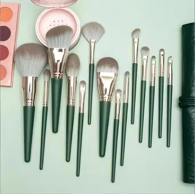 Hot Sell Custom Logo 14 Pieces Dark Green Professional Beauty Brush Can Be with Leather Bag Cosmetic Face Makeup Brush Set