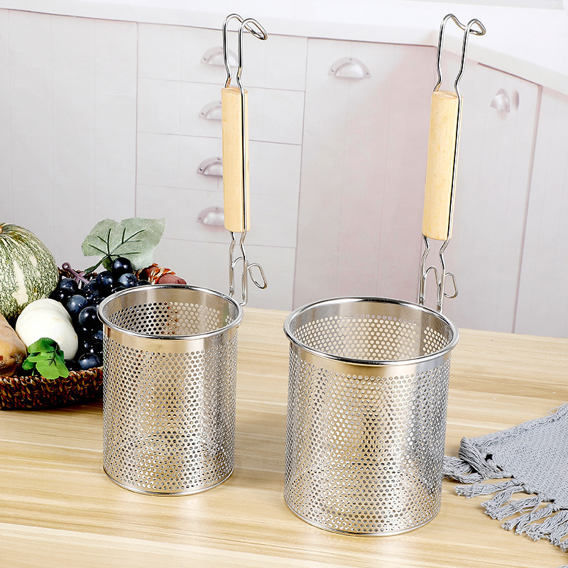 Best Selling Stainless Steel Strainer Basket With Wooden Handle Fine Mesh Food Skimmer Kitchen Pasta Dumpling Noodle Sieve