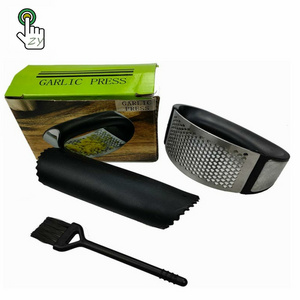 Manufactures 2 in 1 garlic tools Rocker mincer knoblauchpresse Manual stainless steel ginger juice garlic crusher garlic press