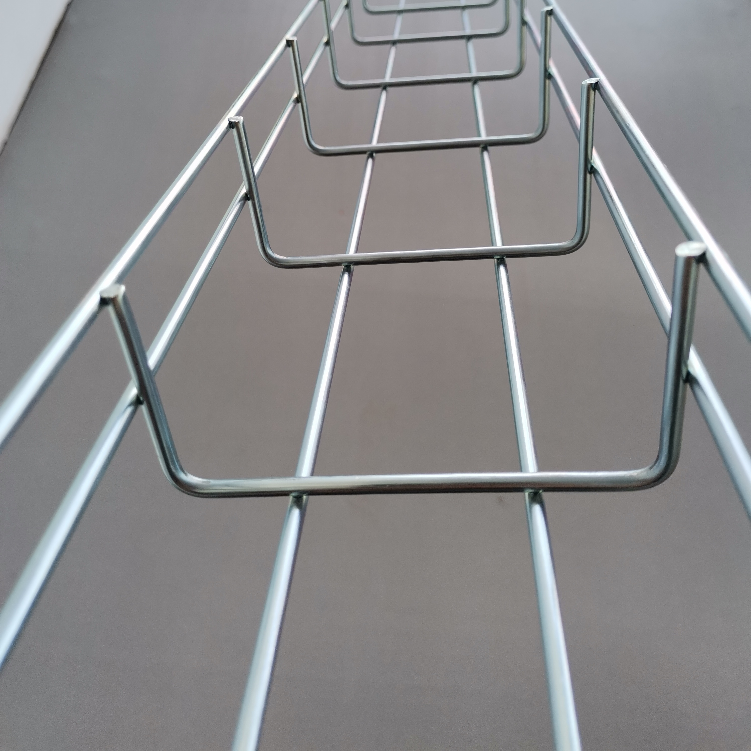 Aluminium alloy Grid cable tray Fixed to walls or ceilings cable network cable trunking