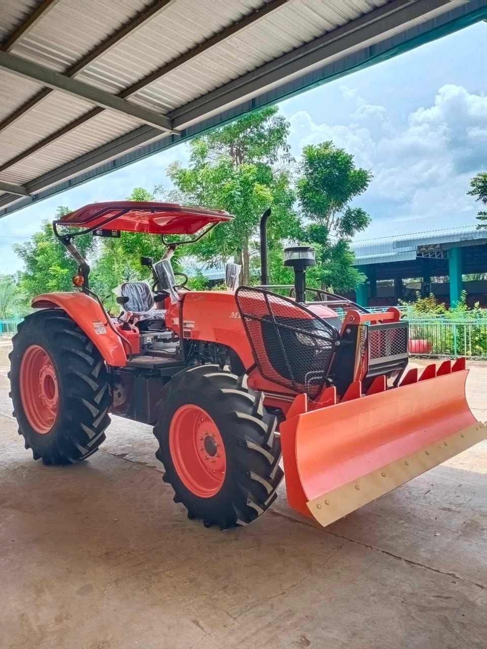 KUBOTA TRACTOR M108S CABIN MADE IN THAILAND  4WD 100HP, BEST SELLER TRACTOR 2023