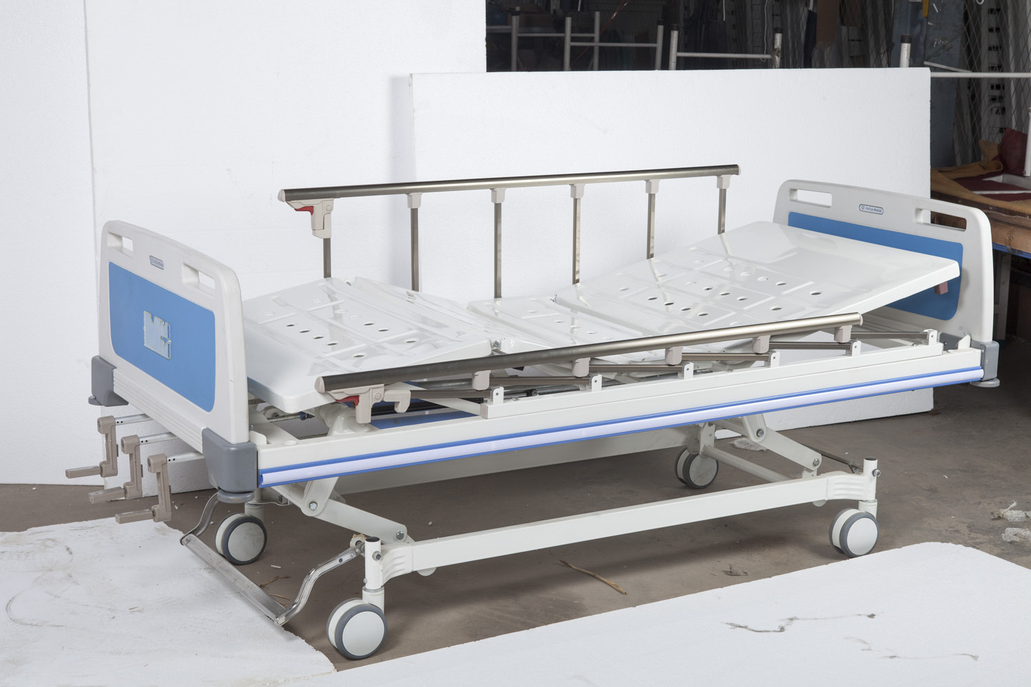 Customized Aluminum Alloy Side Rail 3Crank Manual  Hospital Medical ICU Patient Bed