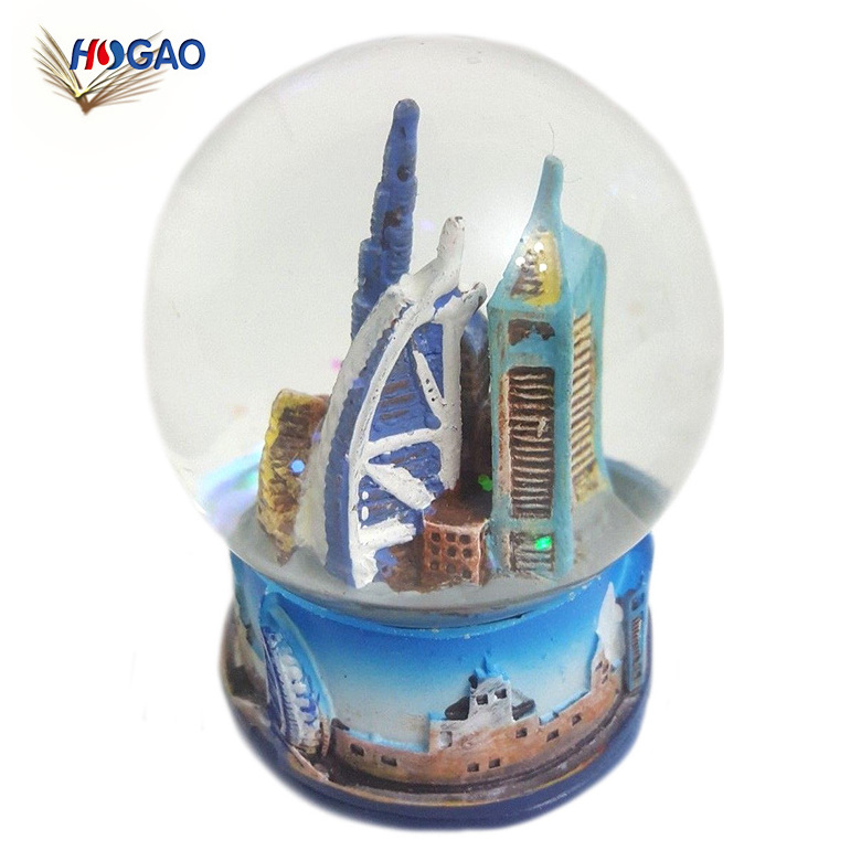 China factory wholesale OEM gifts & crafts resin home decor tourist snow dome Dubai snow globe souvenir