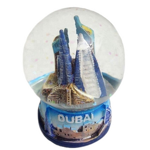 China factory wholesale OEM gifts & crafts resin home decor tourist snow dome Dubai snow globe souvenir