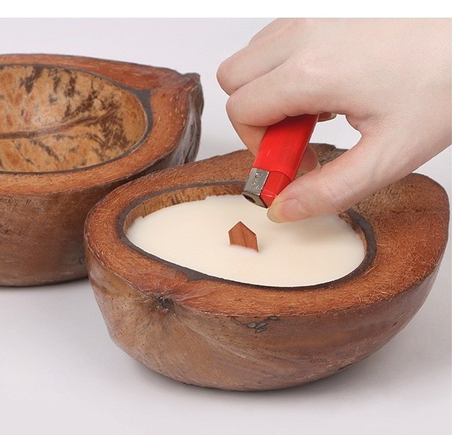 Hot Selling  Natural Handmade Eco-friendly Coconut Shell Candle For Party Home Decoration