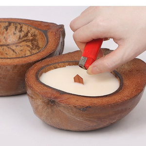 Hot Selling  Natural Handmade Eco-friendly Coconut Shell Candle For Party Home Decoration