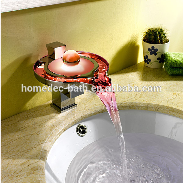 Bathroom Sink Faucet Brass bath and shower Led Faucet With Temperature Sensor