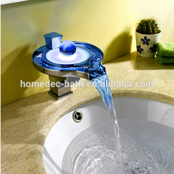 Bathroom Sink Faucet Brass bath and shower Led Faucet With Temperature Sensor