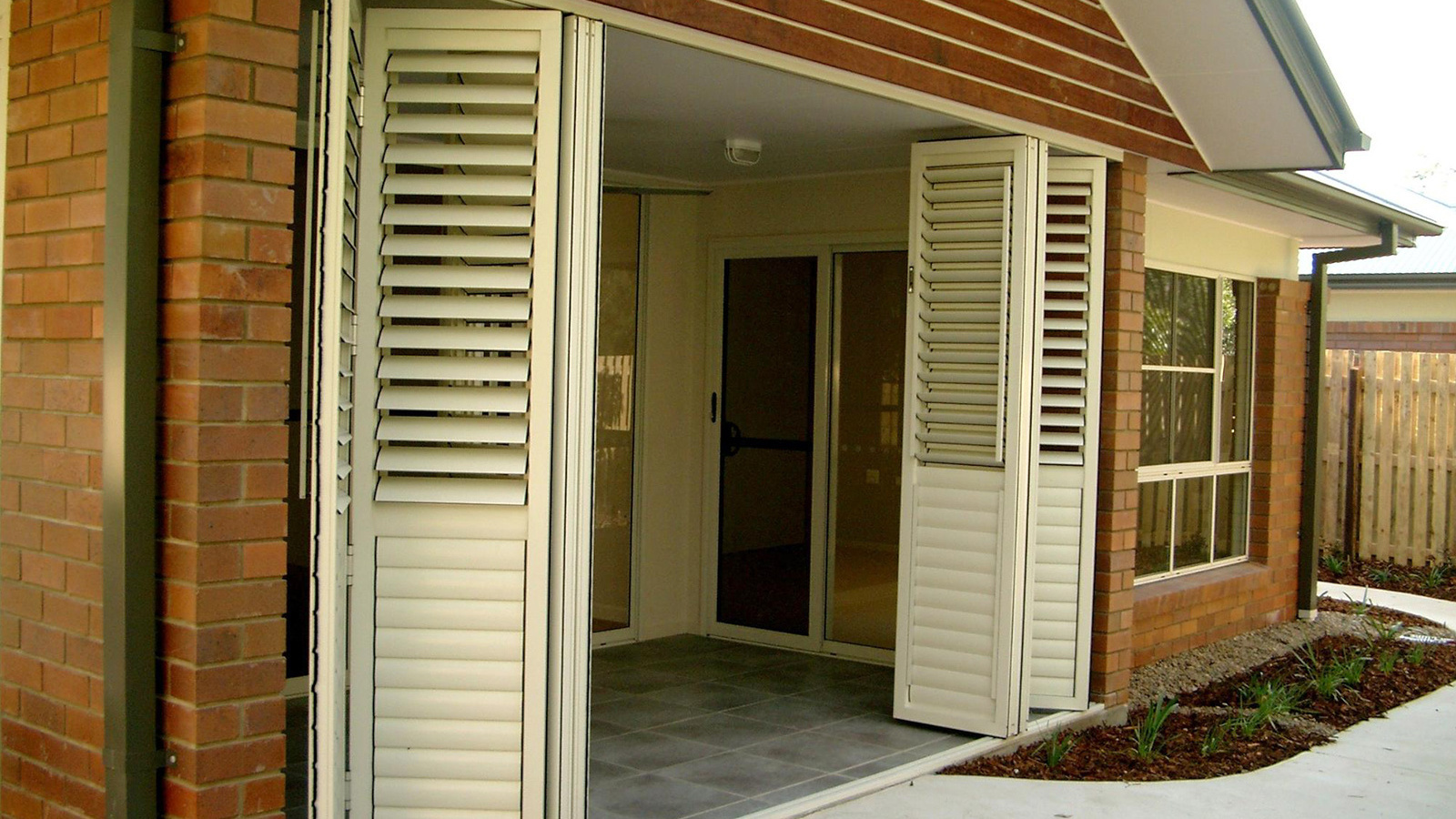 Custom Available Modern House Design Aluminum Sun Shutters Outdoor Sun Shade Sliding Louvers